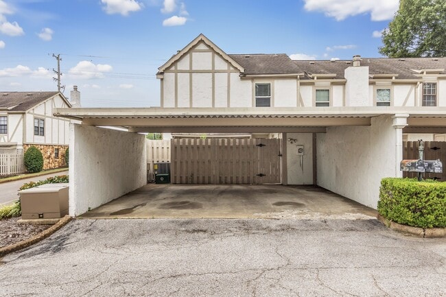 Building Photo - 7523 Bavarian Dr