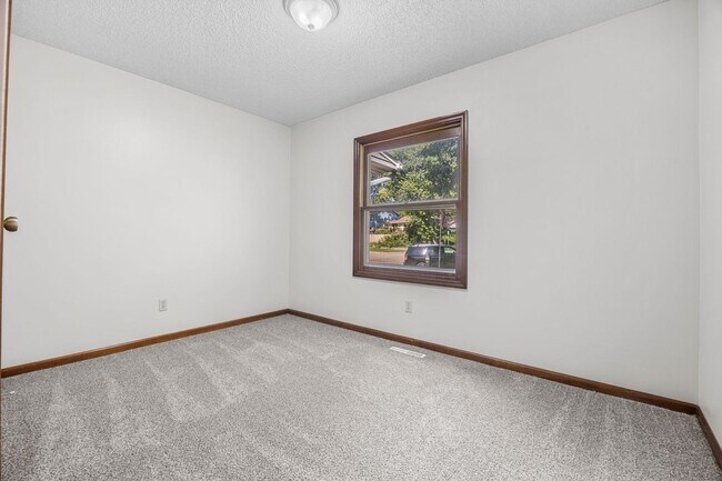 Building Photo - 3801 Pebble Ct