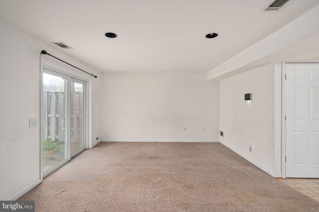 Building Photo - 306 Batley Ct