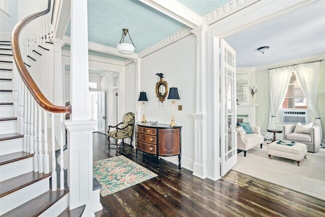 Building Photo - 1112 Broadway Avenue J