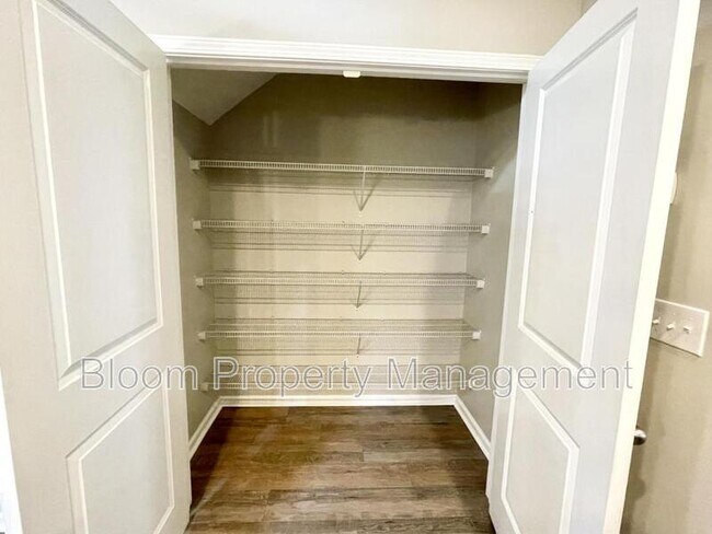 Building Photo - 4995 Hay Bale Ct