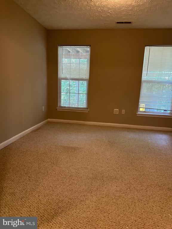 Building Photo - 2722 Thornbrook Ct