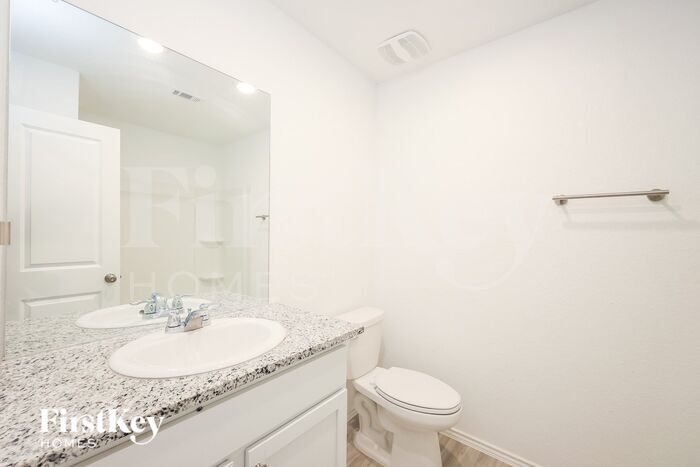 Building Photo - 1347 White Willow