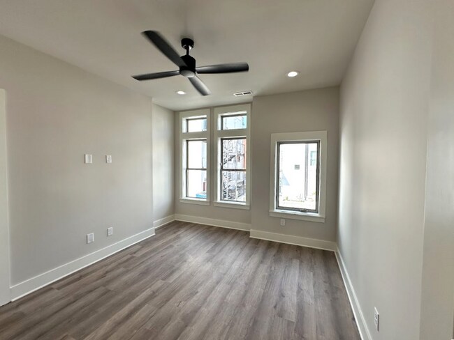 Building Photo - 9 Walnut St NE