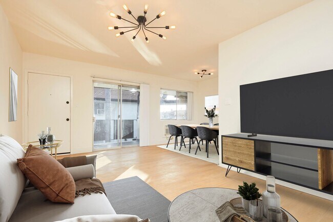 Building Photo - 204 Manhattan Pl