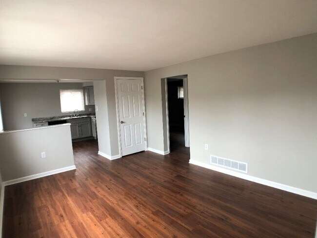 Building Photo - 162 Pointview Rd