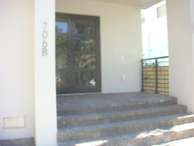 Building Photo - 3021 SW 1st Terrace