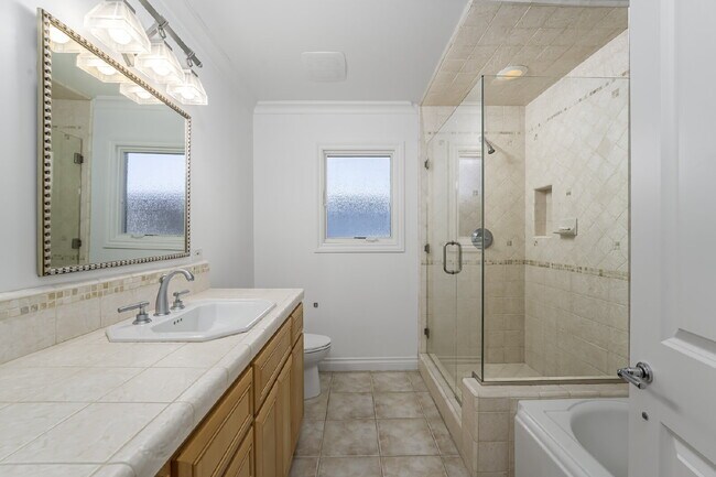 Building Photo - 119 Opal Ave