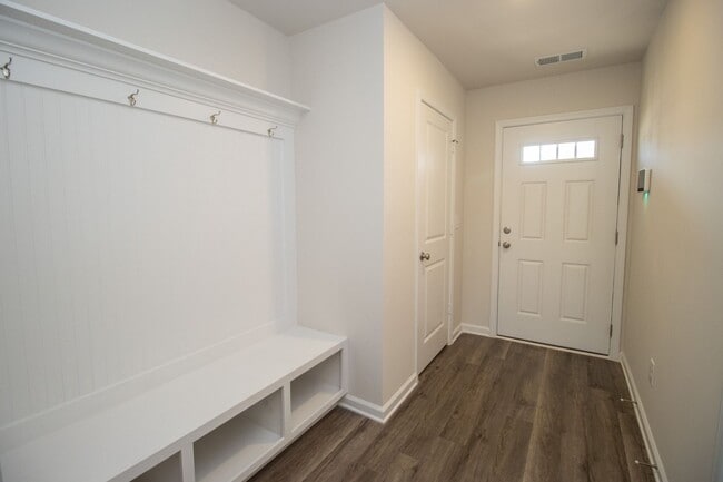 Building Photo - 410 Middlebury Ln