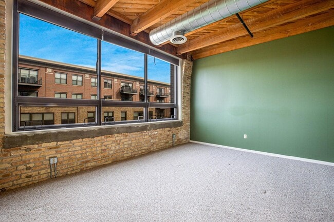 Building Photo - 234 E Reservoir Ave