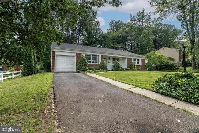 Building Photo - 1744 Lark Ln