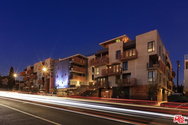 Building Photo - 1250 N Fairfax Ave