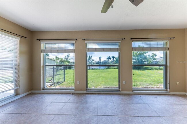 Building Photo - 2498 Abscott St