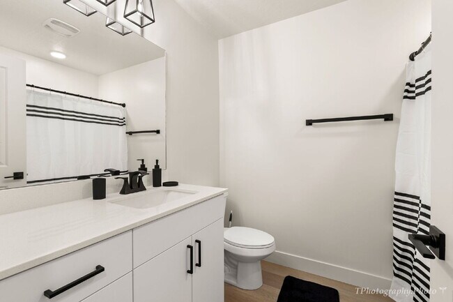 Building Photo - Newly Built Townhome with Private Bedroom Near SUU | Utilities Included | Female Housing | $600/M...