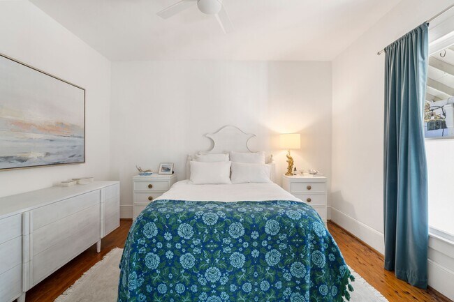 Building Photo - 721 W 12th St