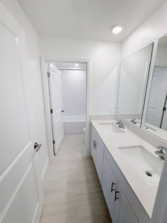 Building Photo - 8438 Blue Wave Ln E