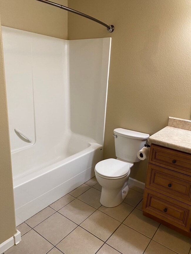 Building Photo - 3 Bedroom House with a 2 Garage in Heights