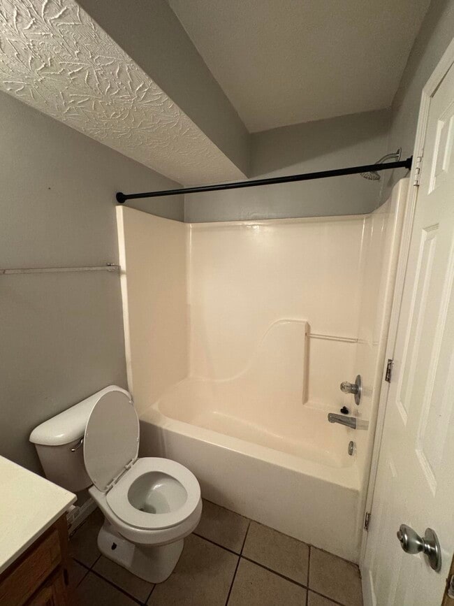 Building Photo - 228 Mousas Way