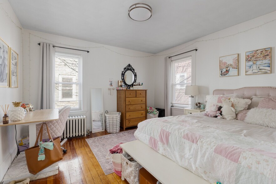 Primary Photo - 93 Beacon St