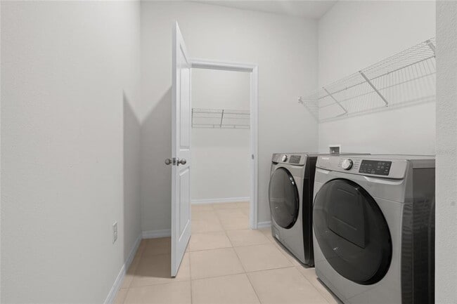 Building Photo - 8260 SW 59th Ave
