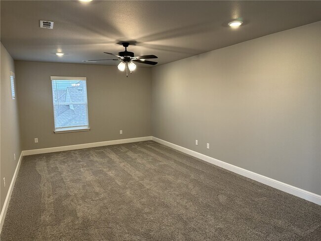 Building Photo - 2040 Tallgrass Ter
