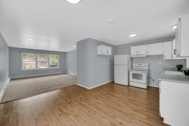 Building Photo - 2528 N Linden Ave