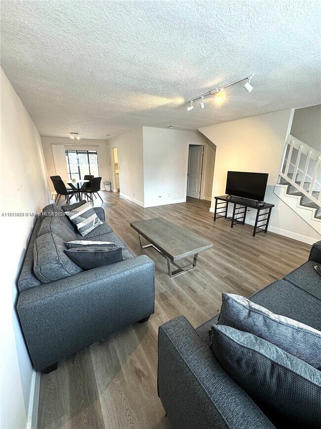 Building Photo - 4303 Inlet Cir