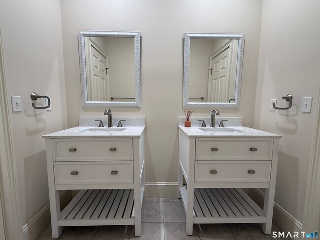 Building Photo - 59 Crescent Rd