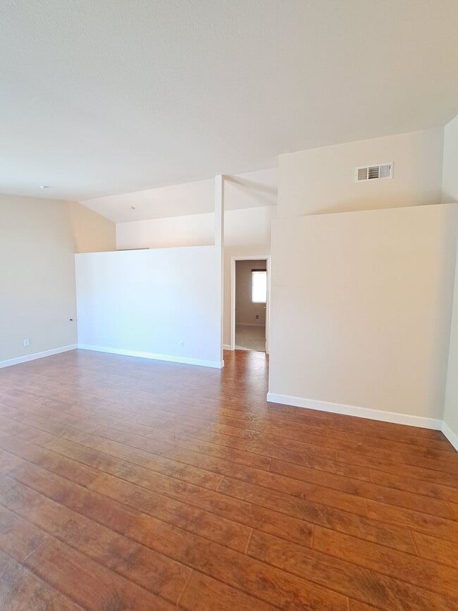 Building Photo - 354 Bradley Dr
