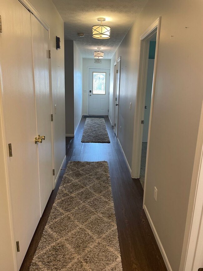 Building Photo - Beautiful, Large Duplex in a quiet Brookvi...