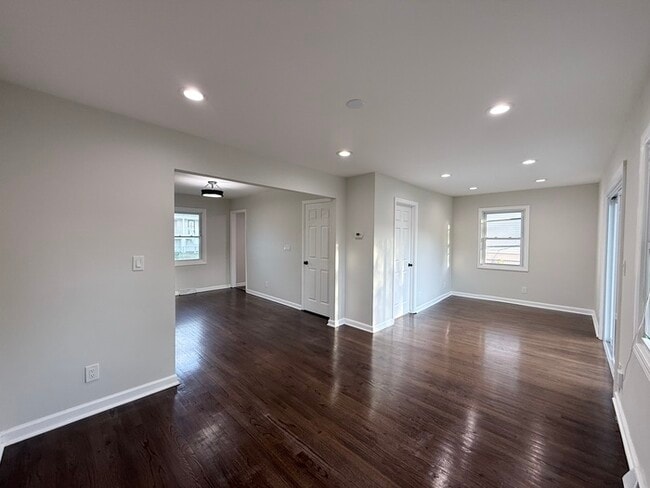 Building Photo - 40 Eisenhower Dr