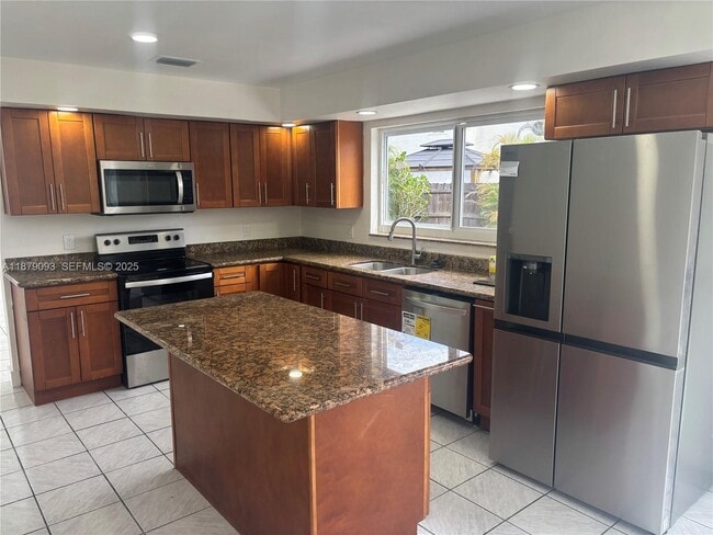 Building Photo - 9435 SW 144th Ct