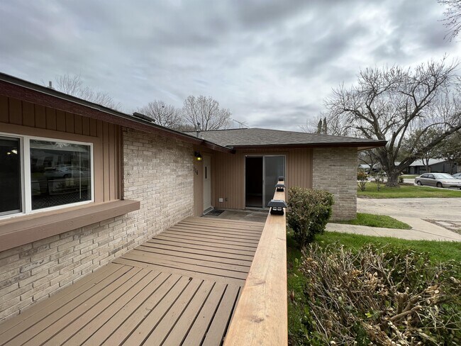Building Photo - 116 Meadow Lark