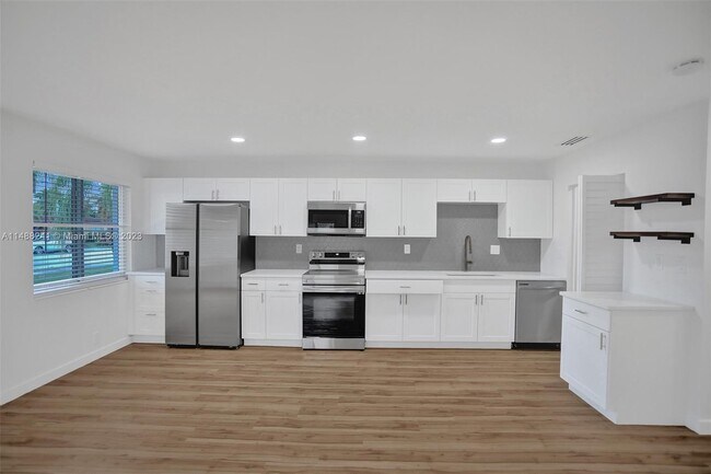 Building Photo - 932 Mandarin Is