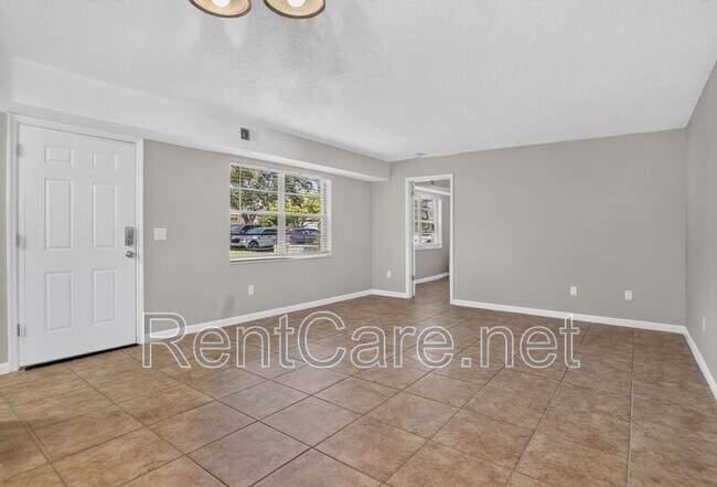 Building Photo - 53 Windtree Ln