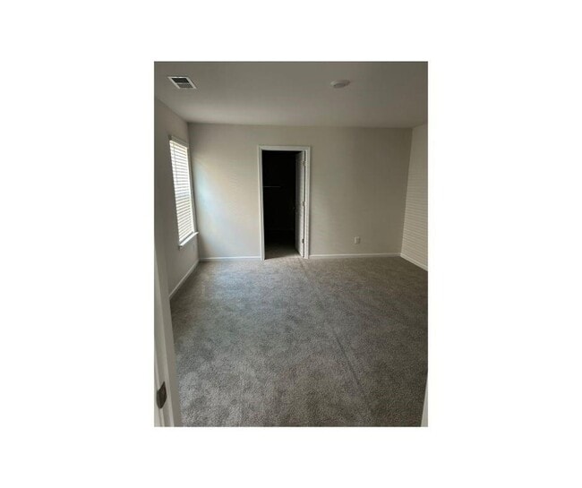 Building Photo - 1215 37th Ave Lane NE