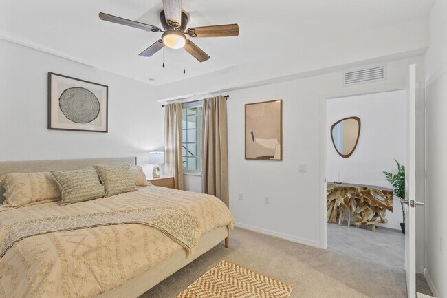 Building Photo - 15375 Grn Acrs Ave