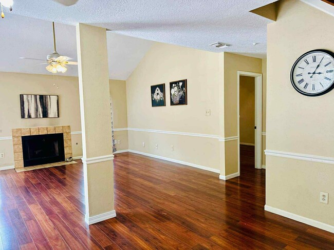 Building Photo - 78 W High Oaks Cir