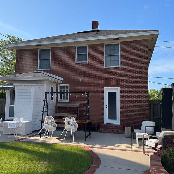 Backyard patio has lots of room for dining and seating areas - 1215 Landon Ave
