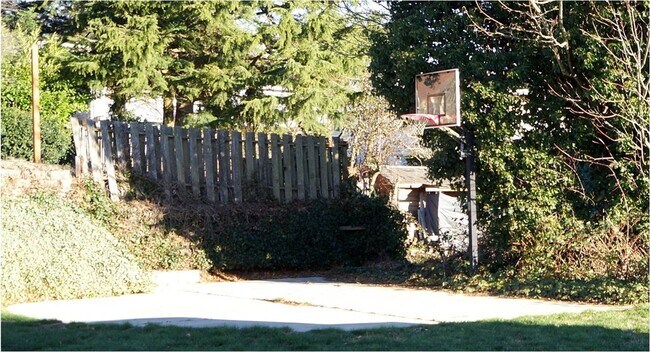 Building Photo - Spectacular Water View of Puget Sound and Mount Rainier