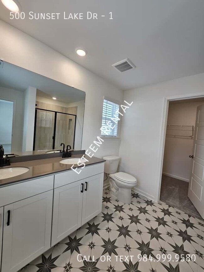 Building Photo - 500 Lake Dr