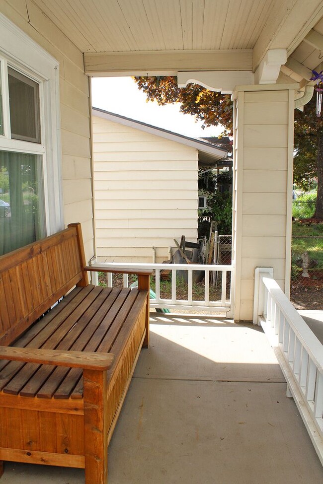 Building Photo - 5002 SE 97th Ave