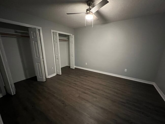 Building Photo - 68 Summer Oaks Dr