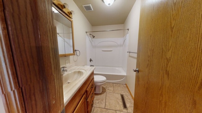 Building Photo - 3 Bedroom, 1.5 Bathroom House
