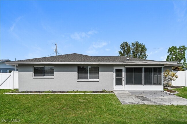 Building Photo - 1023 SE 17th Ave