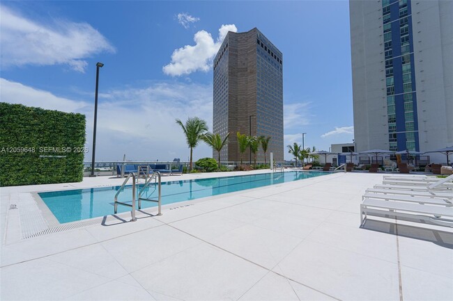 Building Photo - 335 S Biscayne Blvd