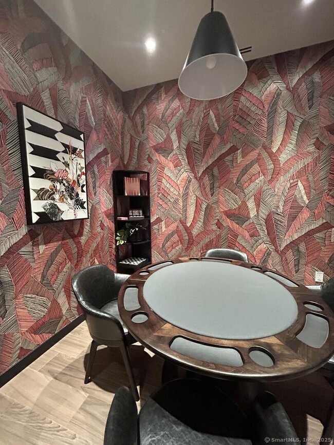 Building Photo - 711 Summer St