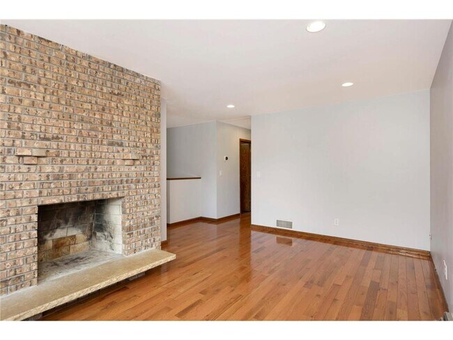 Building Photo - 8666 Windward Cir