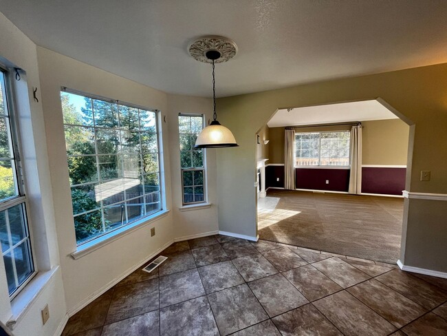 Building Photo - 4 Bedroom, 3 Car Garage Home in CK School ...