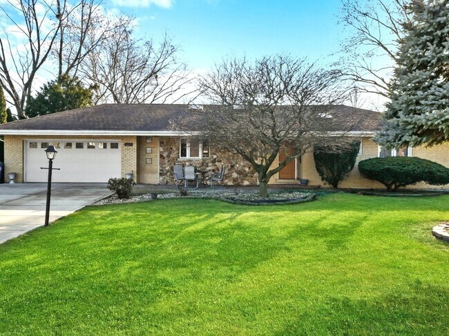 Building Photo - 8705 W 92nd Pl